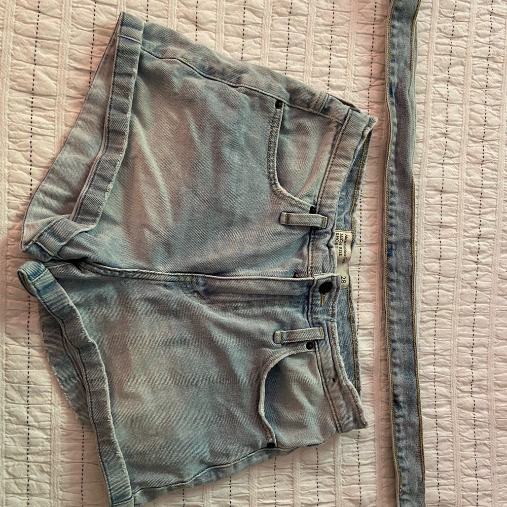 Jean shorts with belt